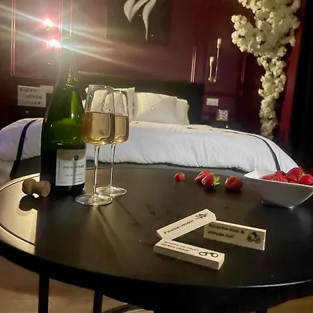 Suite Romantique Avec Balneo Et Jeux Coquins Apartment Roanne