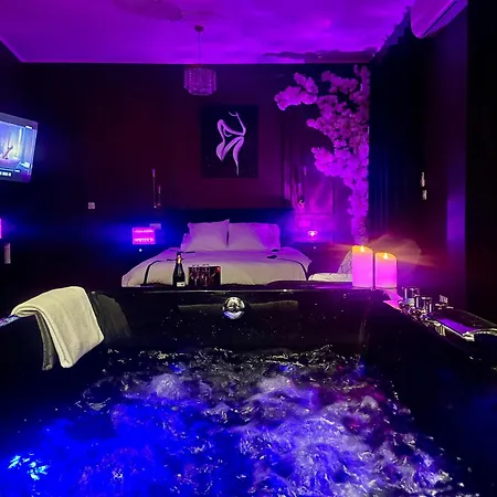 Suite Romantique Avec Balneo Et Jeux Coquins Roanne