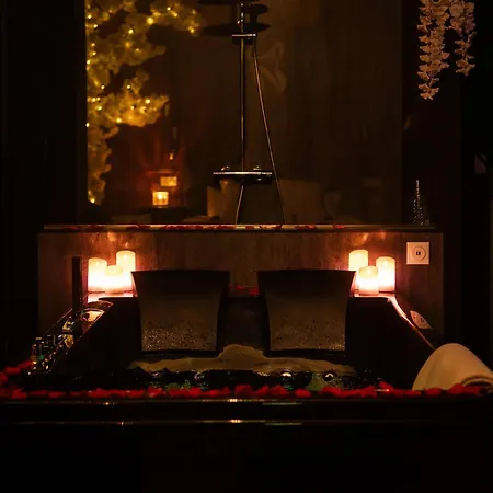 Romantique Avec Balneo Et Jeux Coquins Apartment
